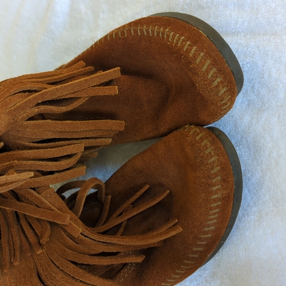 Minnetonka Fringe Boots - Picture 3 of 4